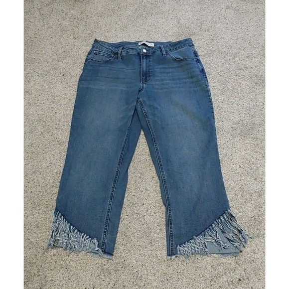 Cato Denim - Cato Est 1946 Denim Womens Mid-Rise Fringe Hem Capri Jeans Size 14 Med Wash Fray